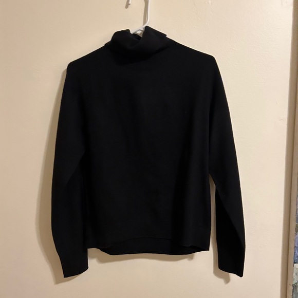 Uniqlo Supersoft Turtleneck - Picture 1 of 2